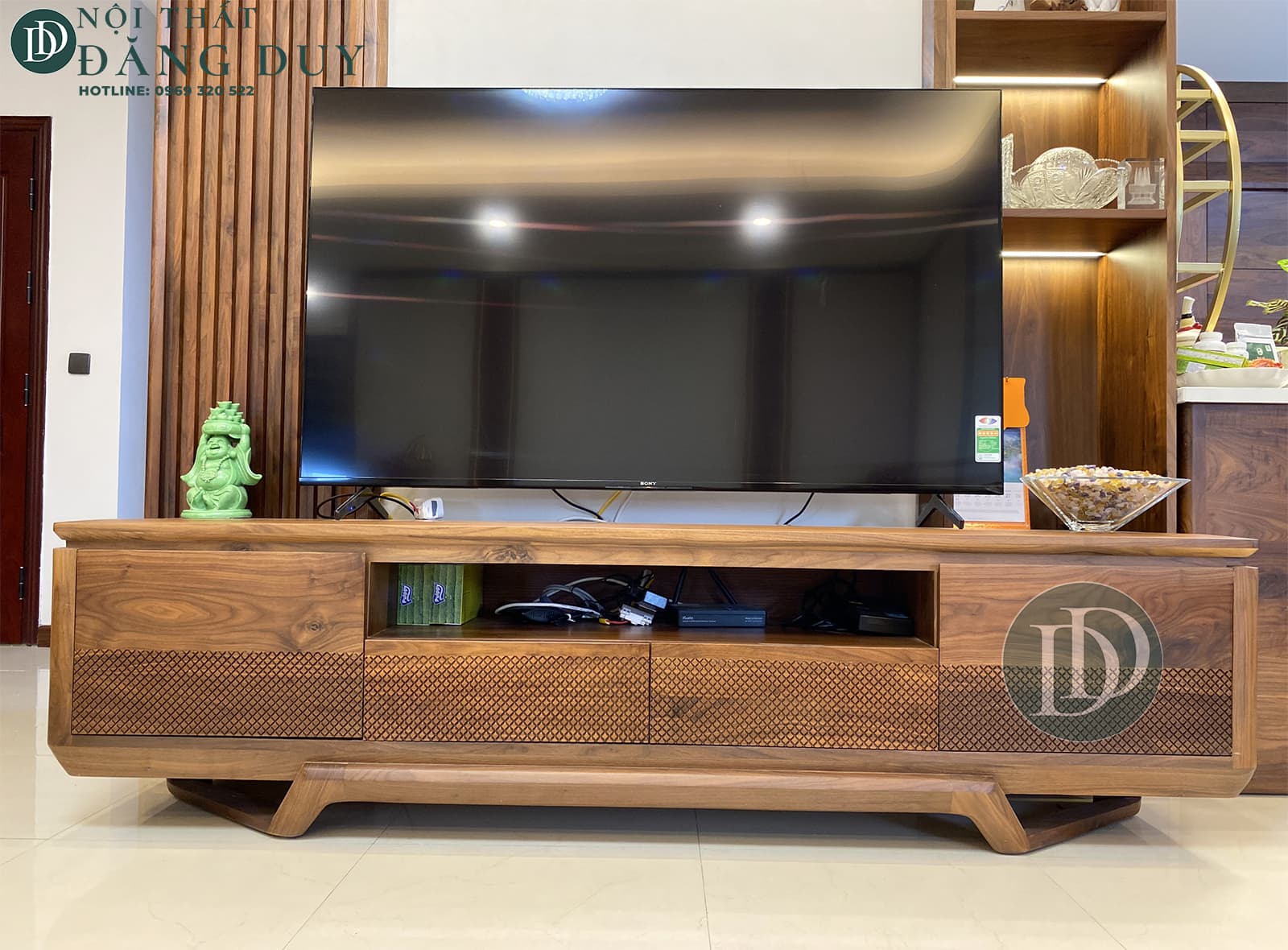 Mẫu kệ tivi gỗ óc chó hiện đại KTV02
